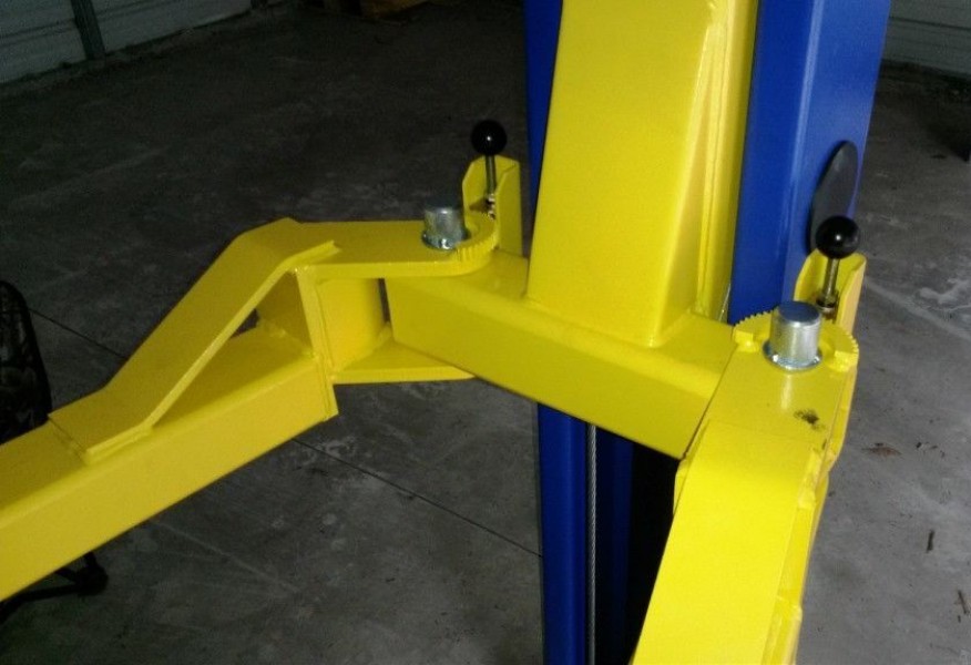 Hollstein 9000 lbs Clear Floor 2 Post Lift