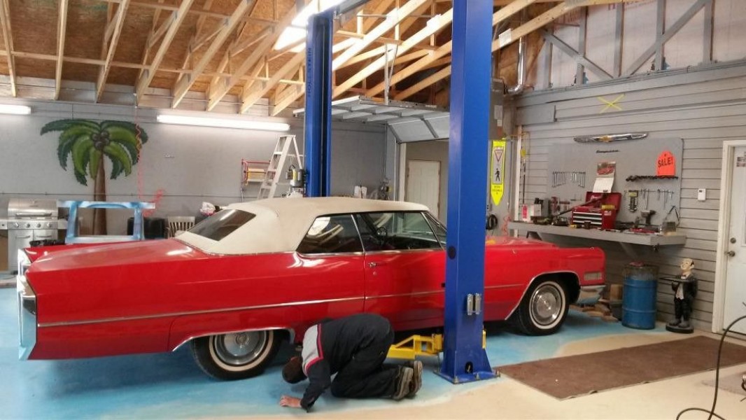 Hollstein 9000lbs Clear Floor 2 Post lift