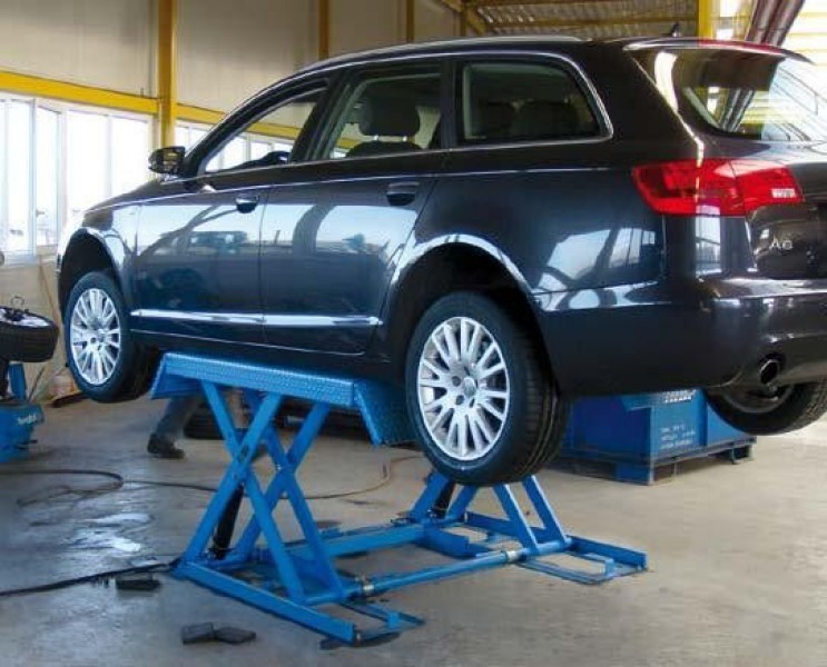 Hollstein MOBIL Midrise Lift w Wagon