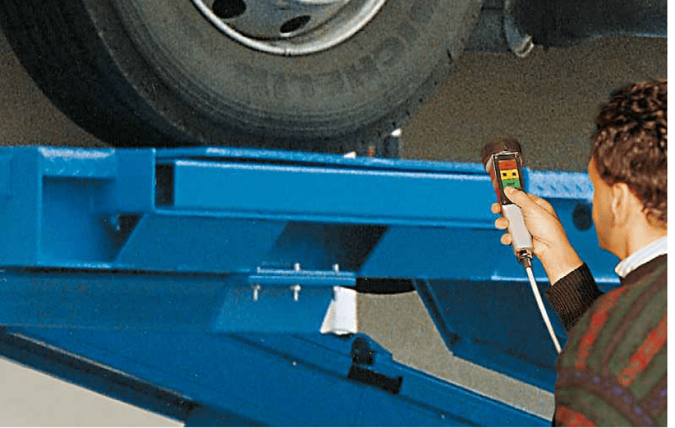 RAV Super Scissors Lifts with capacities from 20,000lbs thru 125,000lbs.