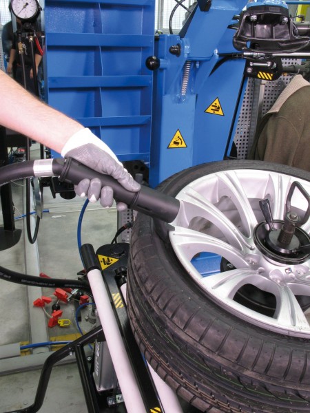 RAVAGLIOLI MEMORY LEVERLESS Tire Changer Inflation device